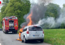 D: Autobrand mit Betriebsmittelaustritt auf Weide in Breckerfeld