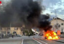 Schweiz: Vollbrand eines Autos in La Tour-de-Trême, Gemeinde Bulle