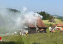 Schweiz: Hoher Schaden bei Wohnhaus-Dachstuhlbrand in Teufen