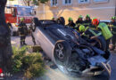 Nö: Anrückende Feuerwehrleute als Ersthelfer bei Pkw-Überschlag in Grafenwörth