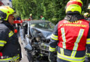 Oö: Eingeklemmte nach Pkw-Kollision gegen Baum in Rüstorf befreit