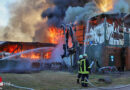 D: Feuer zerstört landwirtschaftliches Gebäude in Neuengörs → 16 Rohre im Einsatz