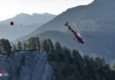 Schweiz: Waldbrandbekämpfung mit Helikopter in Flims