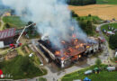 Oö: Großfeuer auf Bauernhof in Klam fordert 18 Feuerwehren → Kühe per Drohnen gesucht