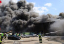 Bayern: Geballter Einsatz bei Lagerhallen-Großbrand in Augsburg