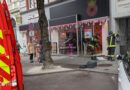 Oö: Auto kracht bei missglücktem Parkmanöver in Wels in Donut-Geschäft