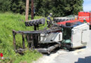 Stmk: Umgestürzter Traktor und Anhänger auf Gemeindestraße in Hengstberg