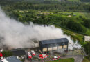 Stmk: Sechs Wehren bei Feuer in Bezirksabfallwirtschaftszentrum in Liezen im Einsatz