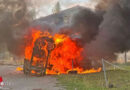 Schweiz: Heuballen stürzt auf Traktor → Vollbrand in Bussnang erfasst auch Scheunenfassade