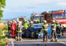 Oö: Frontalkollision zweier Pkw mit entstehendem Fahrzeugbrand und eingeklemmter Person zwischen Linz und Steyregg