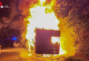 D: Pkw und Wohnmobil brennen in Lendringsen in Menden