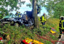 D: Pkw landet bei Schalksmühle mit dem Autodach voran am Baum → junger Mann ums Leben gekommen