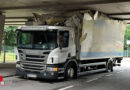 Nö: Lkw verkeilt sich in St. Pölten unter der Westbahnbrücke