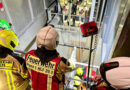 D: Feuerwehr Alpen beübt Rettung eines Arbeiters aus Grube einer Lackieranlage