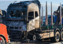 Oö: Nach Reifenplatzer brennender Lkw beim Abschleppen nochmals in Brand geraten