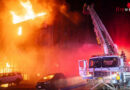 USA: 3. Alarm bei Großfeuer der historischen Cantina Cadillac Bar in Fort Worth → Feuerwehr entdeckt Brand, 7 Drehleitern eingesetzt