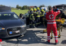 Oö: Personenrettung mit Spineboard nach Kreuzungszusammenstoß in Neuhofen im Innkreis