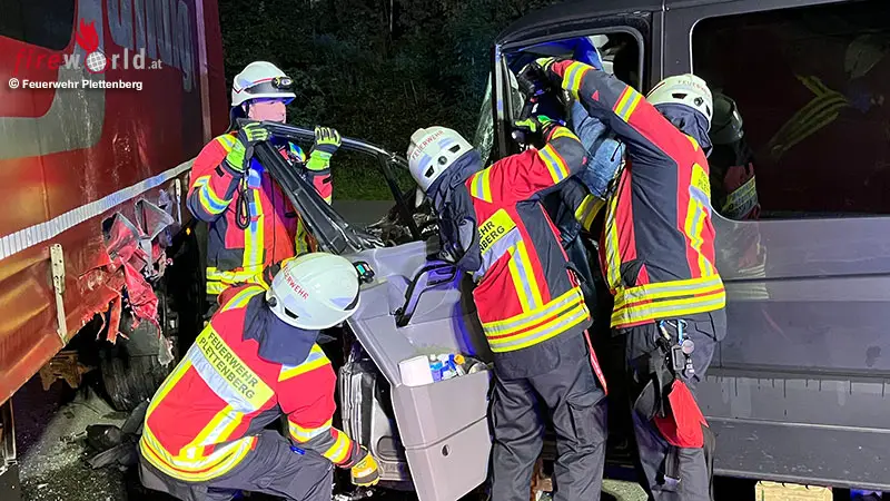 D: Spreizer-, Zylinder- und Scheren-Einsatz bei Personenrettung