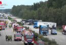 D: Kollision mit 5 Lkw bei Burg → Lachgas-Flaschen und Formaldehyd sorgen für Feuer und Explosionen, zwei Tote