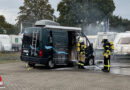 D: Camper beginnt in Xanten zu brennen → Mitarbeiter ziehen Fahrzeug auf Freifläche