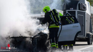 N: Pkw-Brand auf A1 ? Pferdeanhnger abgekuppelt, Ersthelfer erfolglos