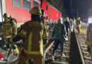 D: Kind unter Pkw eingeklemmt & Personenzug rammt in Konstanz Pkw auf Bahnübergang