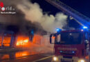 D: Bis zu 8 Mio. Euro Schaden bei brennender Lagerhalle mit Wohnungen in Neckartailfingen