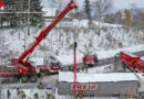 Oö: Sattelschlepper in Zell am Moos in Schieflage → Kraneinsatz