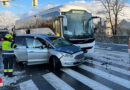 Ktn: Taxi kollidiert in Villach mit Reisebus