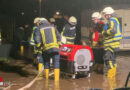 D: 60 Einsatzkräfte von Feuerwehr, DLRG und THW im Hochwassereinsatz am Camping- und Mobilheimplatz in Hattingen