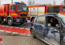 D: Kollision zwischen Feuerwehr-Kehrmaschine auf Einsatzfahrt und Pkw in Dresden → eine Leichtverletzte