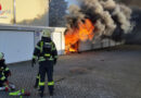 D: Vollbrand eines Pkw in Garagenbox in Dinslaken