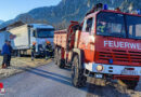 Oö: Navi gefolgt → Lkw-Gespann in Bad Goisern aus weichem Untergrund geborgen