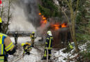 D: Feuer in hölzernen Hallenkomplex in Struvenhütten erfordert 200-Kräfte-Einsatz