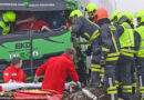 Oö: Eingeschlossener Lenker nach Lkw-Auffahrunfall auf der A1 bei Ansfelden