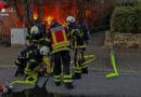 D: Pkw-Brand in Iserlohn griff auf Wohnhaus (Dachstuhl, Fassade) über