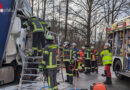 D: Lkw-Beifahrer bei Auffahrunfall an Ampel in Werne massiv im Bein- und Fußbereich eingeklemmt