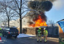 D: Wohnwagen brennen an Lagerhalle in Konstanz