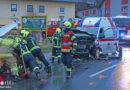 Oö: Frontalkollision zwischen Rettungsfahrzeug und Pickup → drei Verletzte auf der B 122