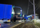 D: Lkw kollidiert in Neuss mit Straßenbahn → mehrere Leichtverletzte