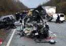 D: 3 Tote nach Kollision mehrerer Fahrzeuge bei Horn-Bad Meinberg massiv eingeklemmt