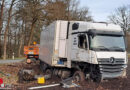 D: Lkw kommt in Walsrode von Fahrbahn ab, fällt Baum und bleibt auf Acker stehen