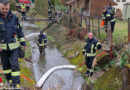 Nö: Umweltalarm im Triestingtal → vier Feuerwehren nach Ölaustritt auf Gewässer in Berndorf im Einsatz