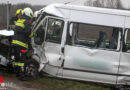 Nö: Überholkollision zwischen Pkw und Kleinbus in Baumgarten an der March → ein Todesopfer, sieben Verletzte