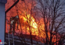 Tirol: Kritischer, offener Wohnhaus-Dachstuhlbrand in der Innenstadt von Schwaz