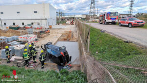 Bgld: Pkw landet auf Baustelle in Neusiedl am See ? ein Verletzter