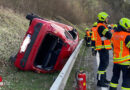 Oö: Auto nach Unfall bei St. Ulrich über Leitplanke katapultiert