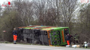 D: Flixbus auf der A9 bei Wiedemar von Fahrbahn abgekommen und umgestrzt ? 5 Tote