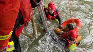 Bayern: Dramatische Minuten an der Isar in Mnchen ? Arbeiter springt rettend in den Fluss