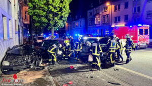 D: Schwerer Verkehrsunfall in Bochum ? vorbildliche Ersthelfer, aber Probleme durch Schaulustige